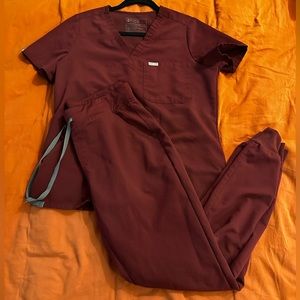 Figs Maroon Jogger Scrub Set (tiny defect)